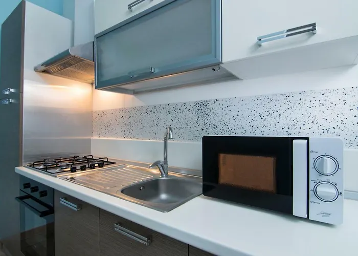 住宿加早餐酒店 Neptunia Fronte Mare 托雷斯佩基亚鲁杰里