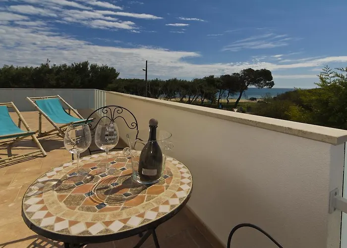 Alojamento de Acomodação e Pequeno-almoço Neptunia Fronte Mare 3*